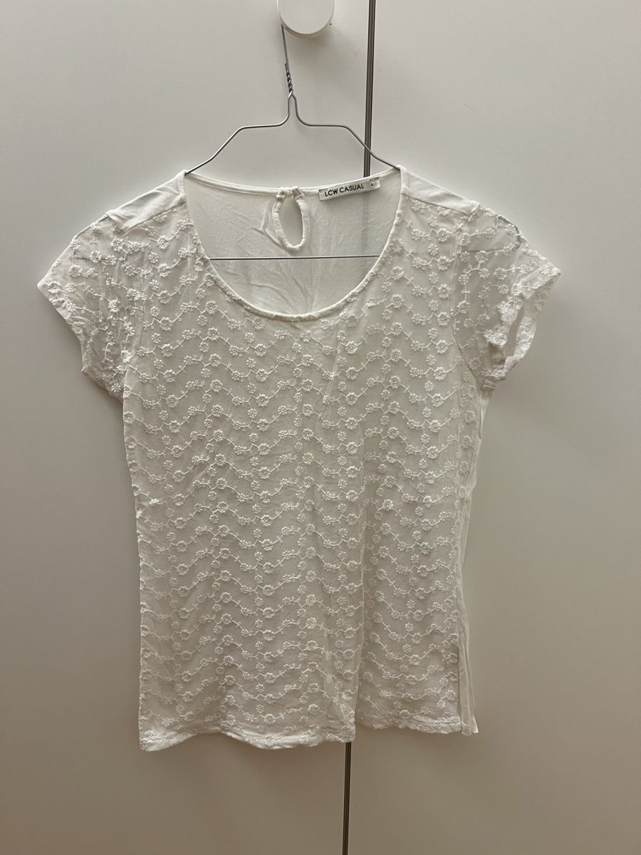 Chemisiers: White guipure blouse – D'occasion à Adliswil par avatar83