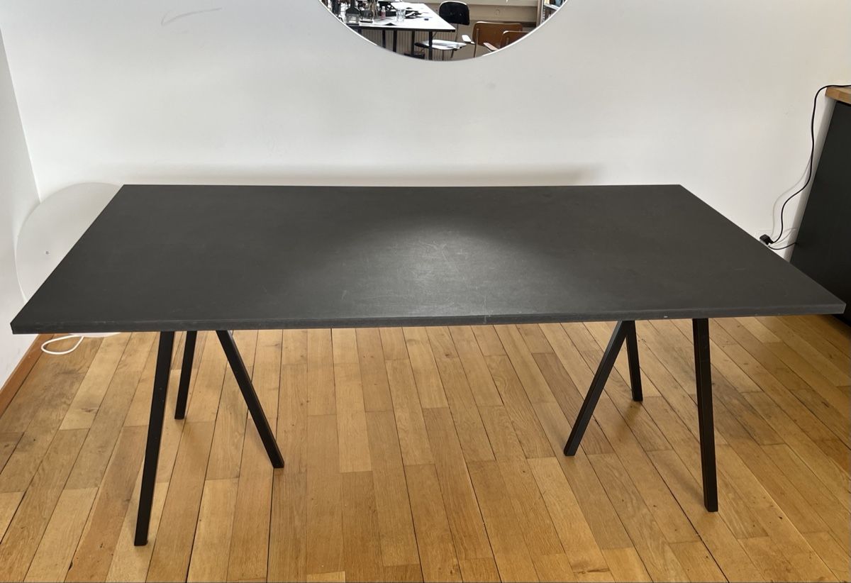 Scrivanie: HAY Loop Tischbeine schwarz, mit Tischplatte MDF schwarz – Usato da Zürich venduto da lengenb01