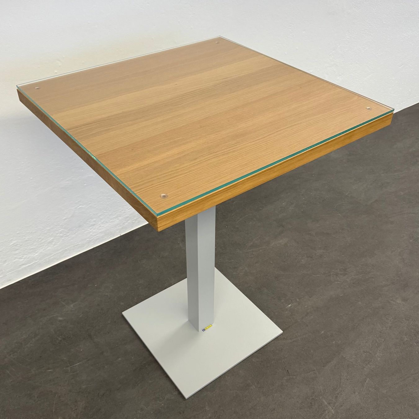 Tische: Zoom Tix Stehbartisch mit Glasplatte 800x800mm – Gebraucht aus Schönenwerd von mcofficeshop 1