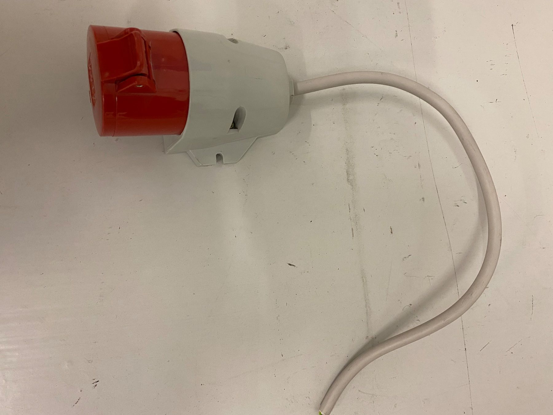Spine: CEE 16A 5-polig AP Steckdose – Usato da Eschlikon TG venduto da ArtRec