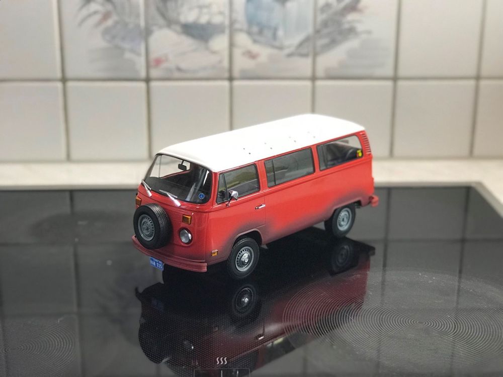 VW Bus T2 1973 Field Of Dreams 1/18 NEU Kaufen auf Ricardo