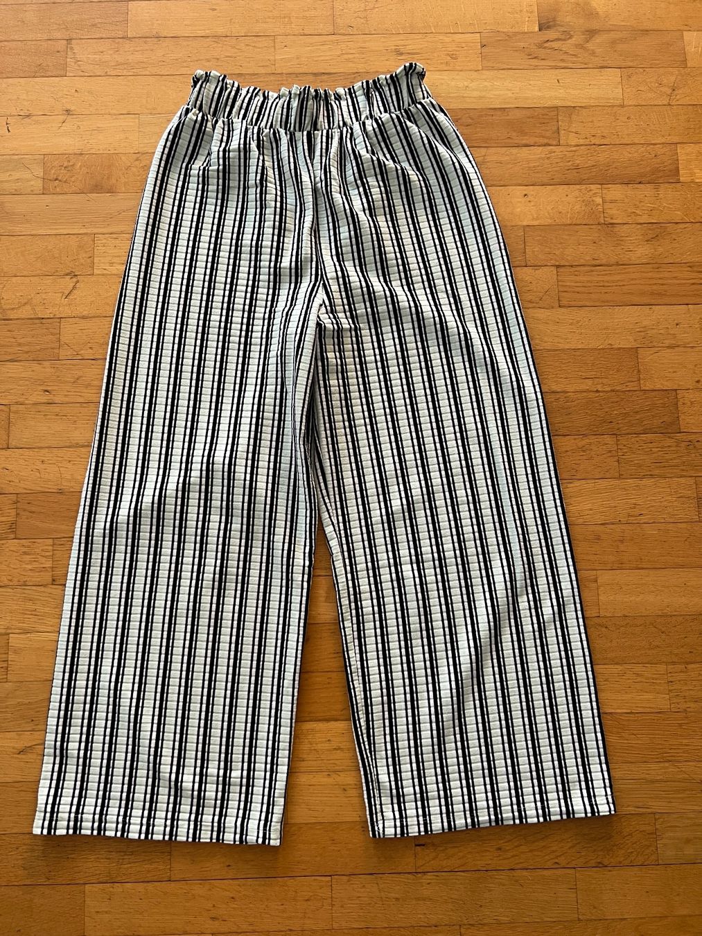 H&M Pantaloni: Hosen gestreift Grösse 158 – Usato da Dübendorf venduto da Sternli2013