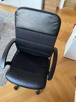 Bürostuhl schwarz