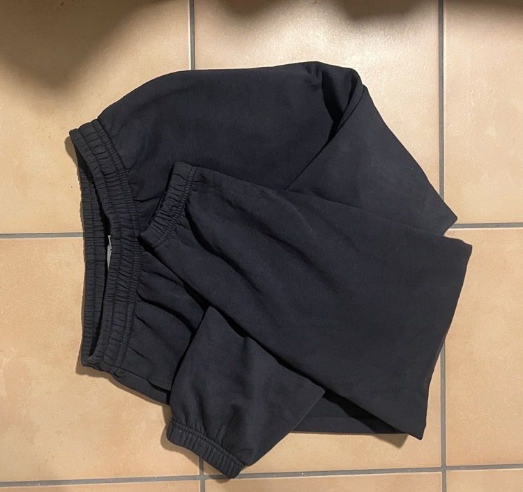 Pantaloni: BASIGAL BLACK SWEATPANTS – Usato da Ebikon venduto da hrh_9dyk 2