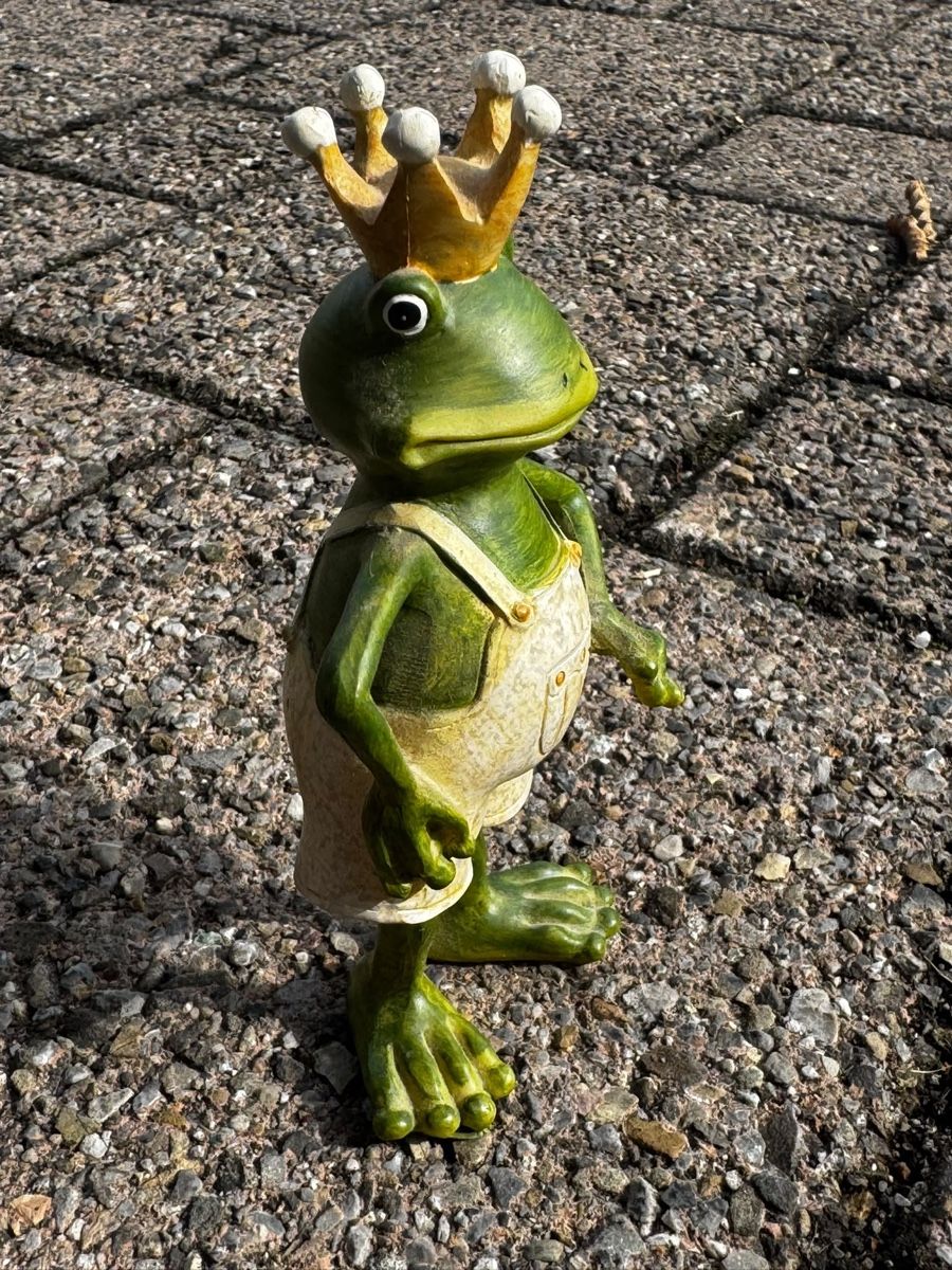 Figuren: Froschkönig stehend – Gebraucht aus Egg b. Zürich von Brocki_Insel_Egg 2
