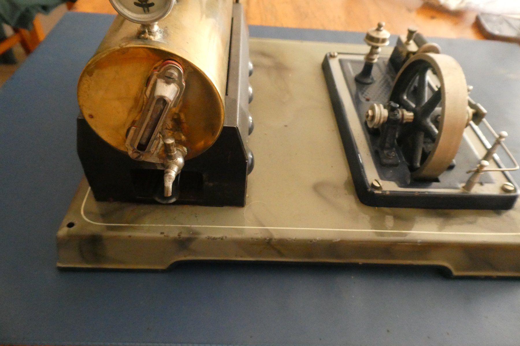 Kit di modellismo & Modellini statici: machine a vapeur ancienne – Usato da Fontaines NE venduto da monloisir 1