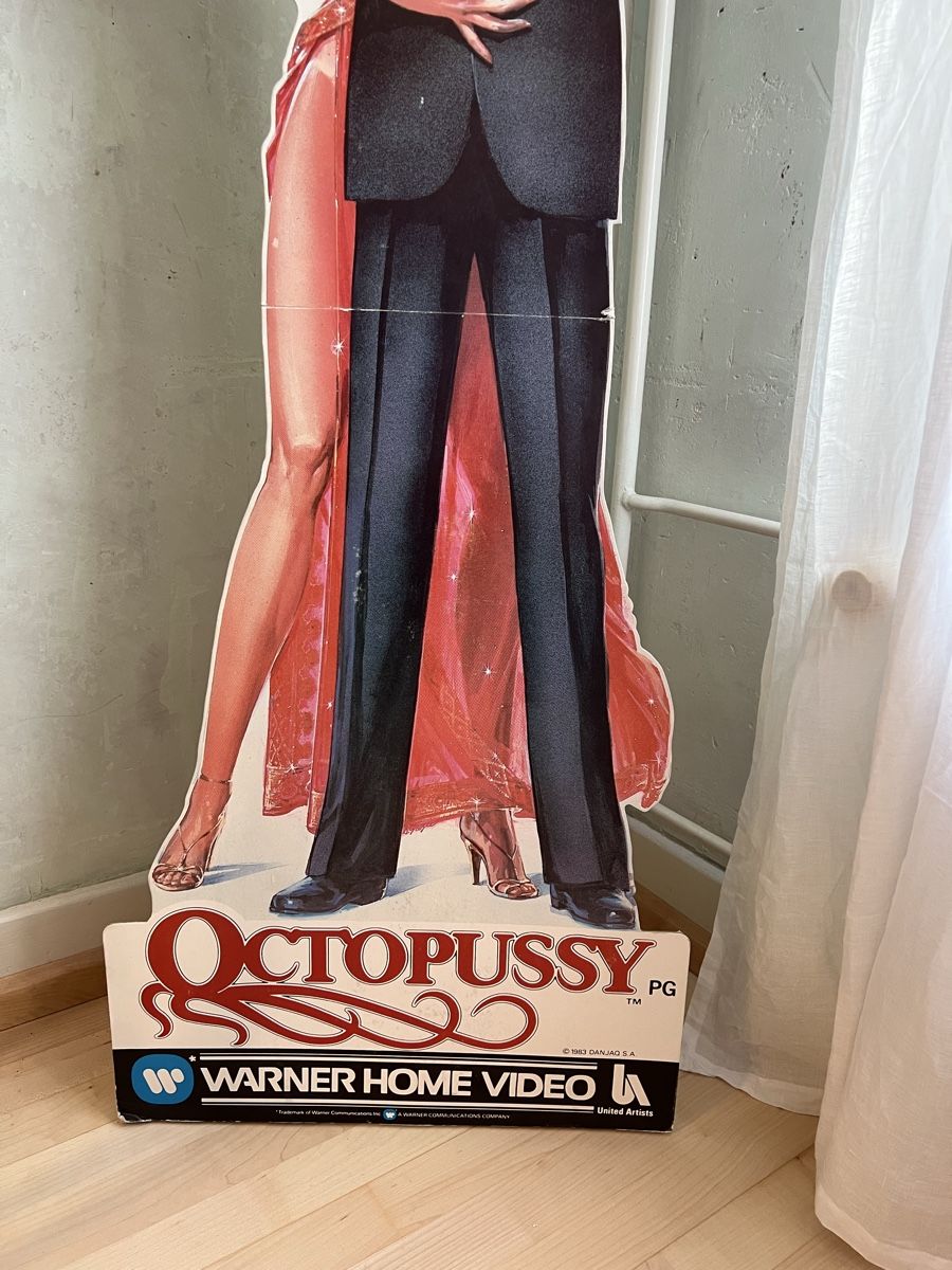 Poster & Bilder: James Bond Octopussy Werbeposter/Figur Karton – Gebraucht aus Allschwil von  2