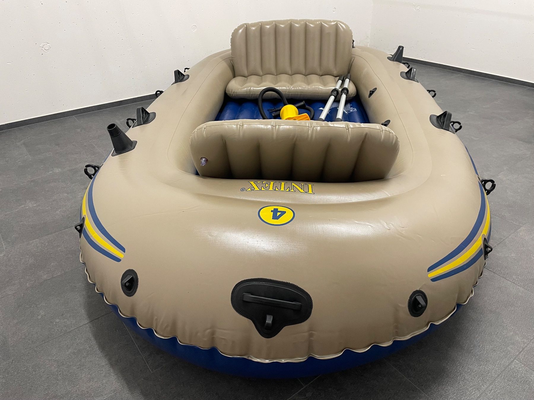 Barche: INTEX EXCURSION 4 Schlauchboot mit Paddel guter Zustand – Usato da Nottwil venduto da Resu77 2