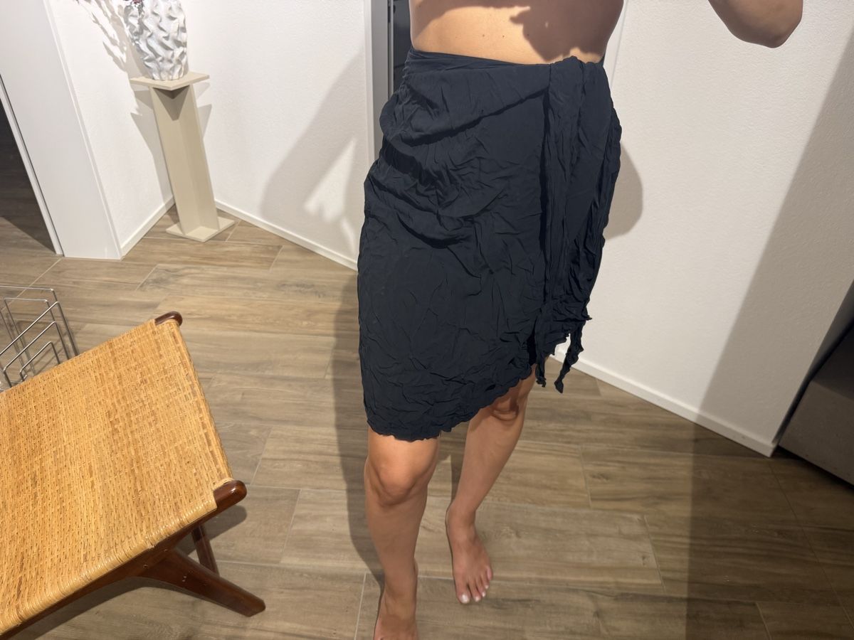 Tezenis Jupes: Sarong Schwarz one size used – D'occasion à Dübendorf par ReLoved_Fashion_ZH