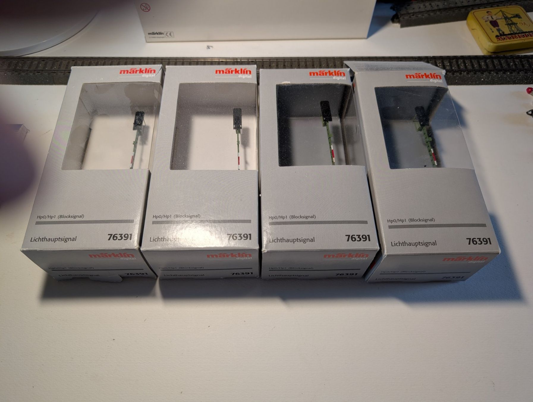 Märklin Modelleisenbahnen: Märklin 4 x 76391 Lichthaupsignal – Neu (gemäss Beschreibung) aus Steffisburg von Narzisse