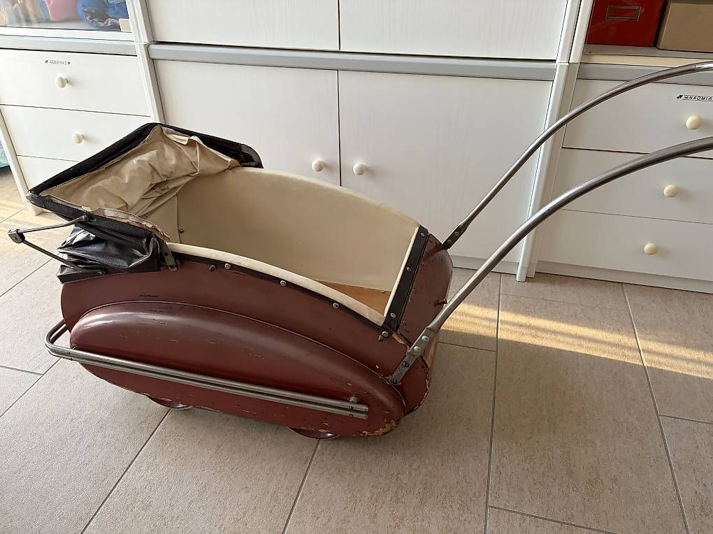 Carrozzine per bambole: Antiker Puppenwagen – Usato da Jonen venduto da Luzella