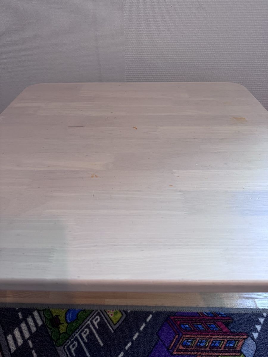 Tavoli:     Kindertisch aus Holz – Usato da Uetikon am See venduto da Ala888 1