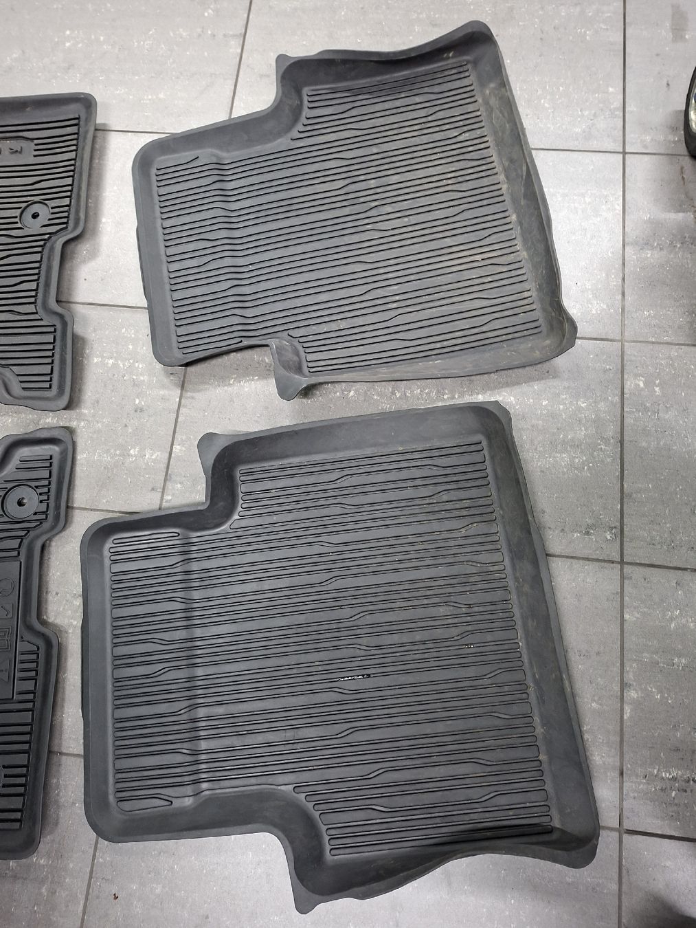Ford Tappeti & Tappetini: Gummi Teppich für Ford Kuga – Usato da Buchs ZH venduto da Giova.RM 3
