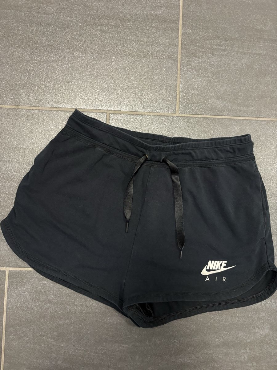 Nike Pantaloni: Nike Shorts S – Usato da Rümlang venduto da svent 1