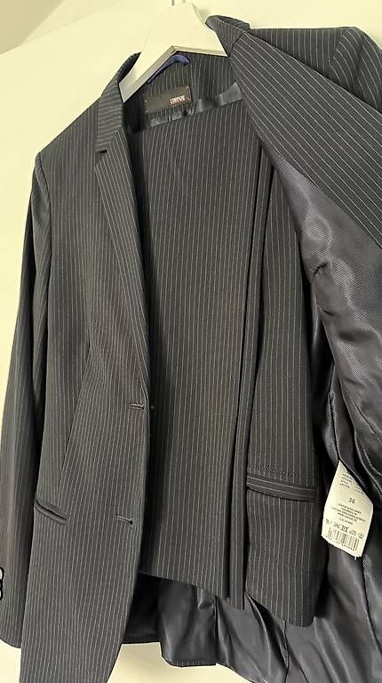 Completi & Tailleur: Damen Anzug Grösse 36 – Usato da Sirnach venduto da MotoBaum 2