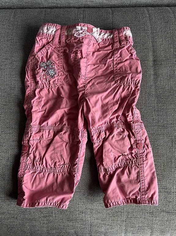 Pantaloni: Lange, dünne Hosen Grösse 6-9 Monate – Usato da Gsteigwiler venduto da mischu20