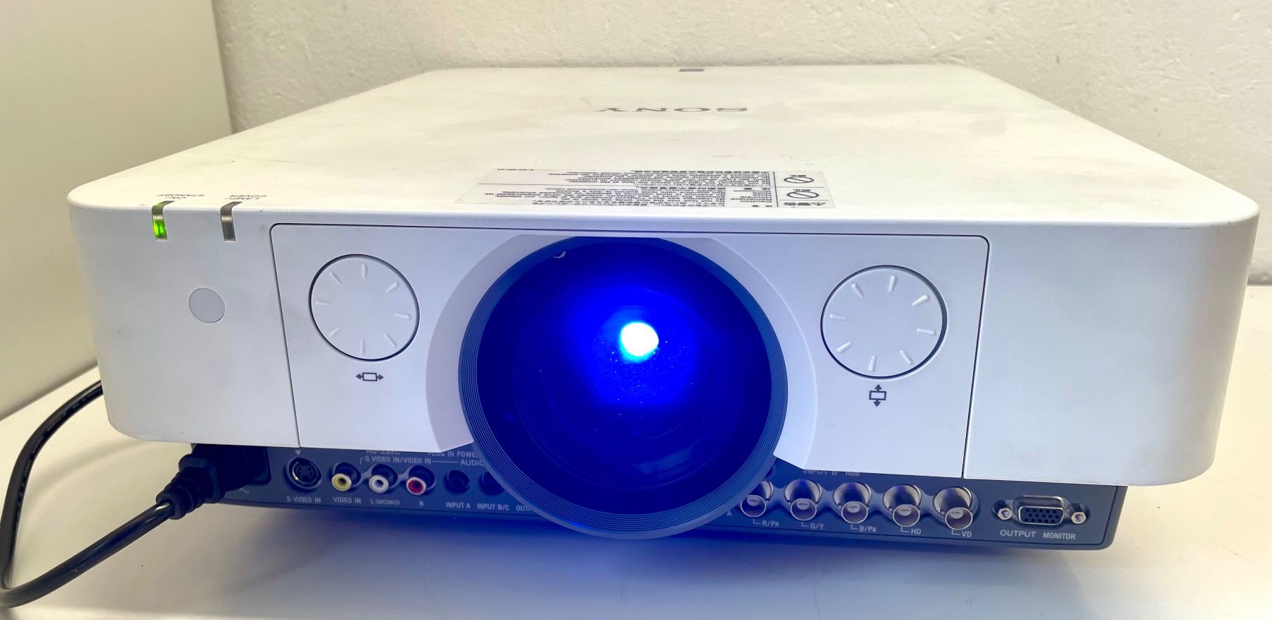 Sony Videoprojektoren: Sony Data Projector VPL-FX30 – Gebraucht aus Niederdorf von  1
