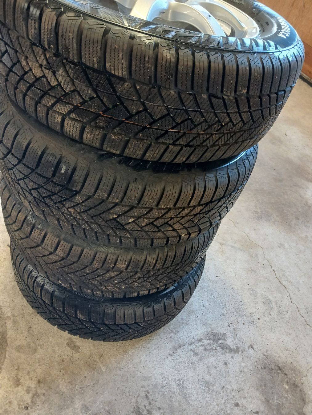 Cerchioni: Winterkompletträder Platin 215/45 R16   – Usato da Krinau venduto da P.grob 1