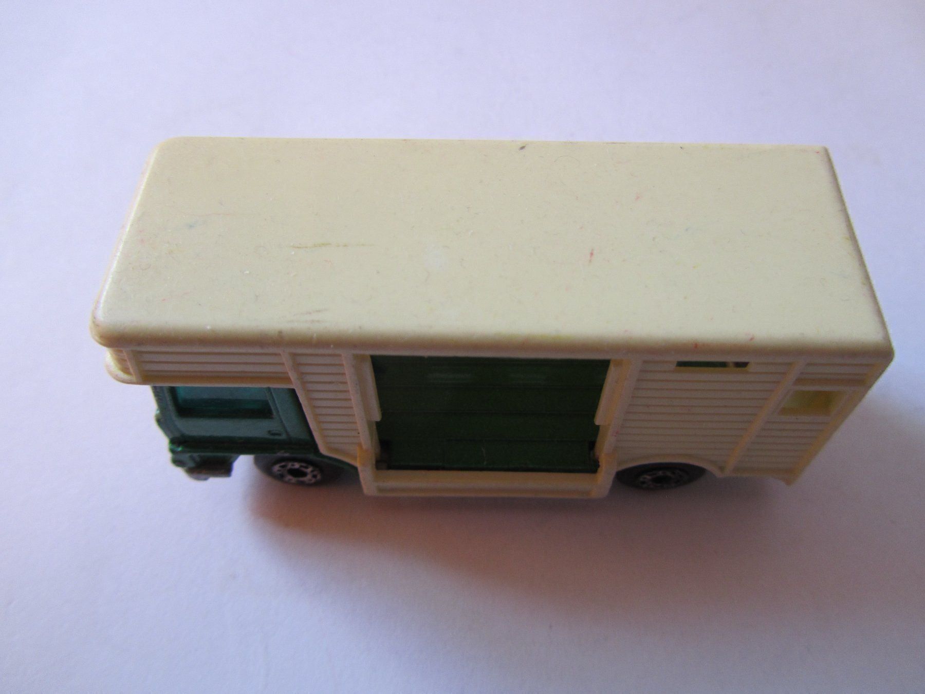Matchbox Modellini d'auto: Horse-Box, Matchbox Superfast, Nr. 40 B – Usato da Weiningen ZH venduto da dietsch57 4
