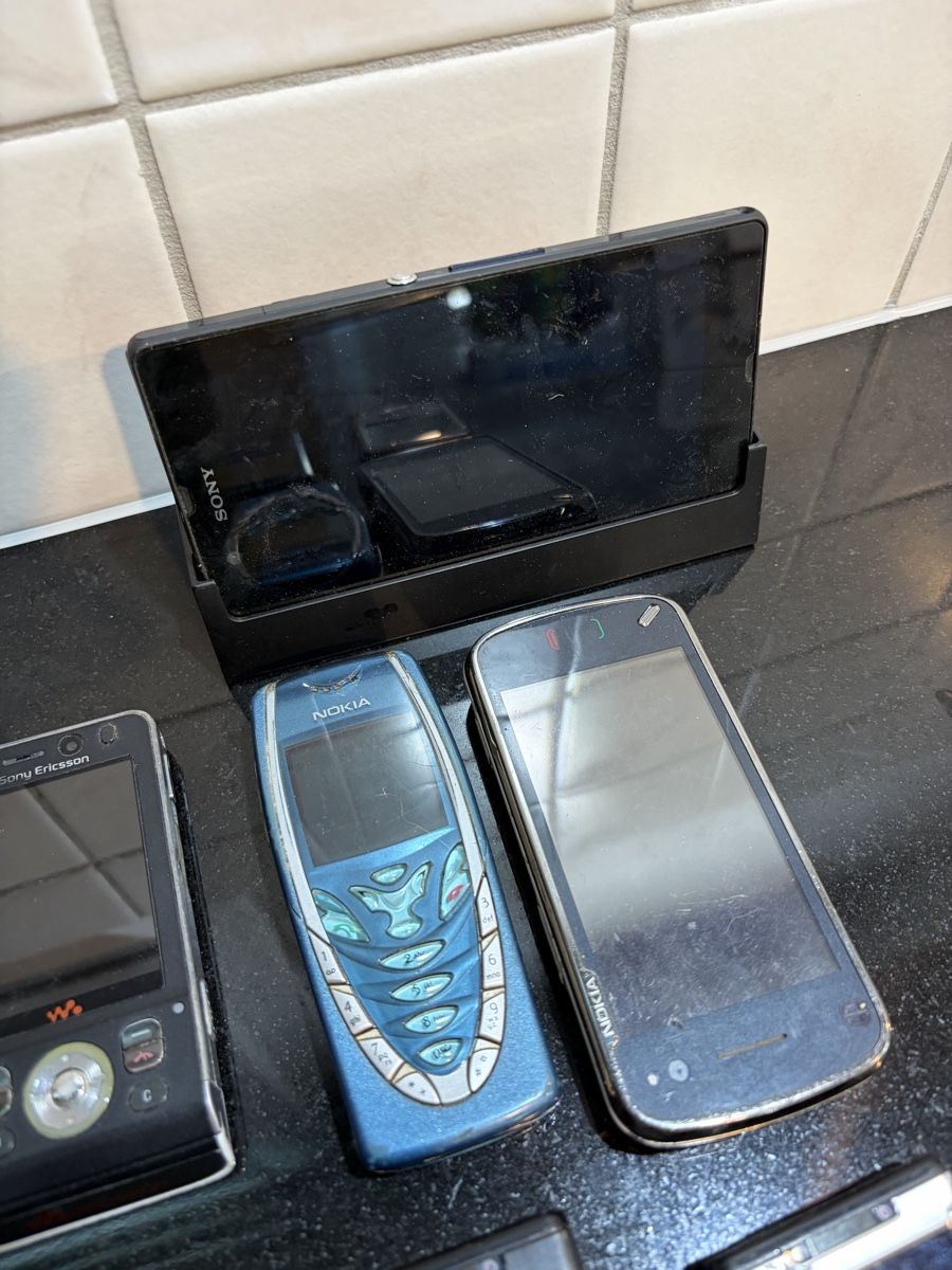 Telefoni cellulari / Smartphones: Handy‘s – Usato da Hägendorf venduto da StuderPascal 2