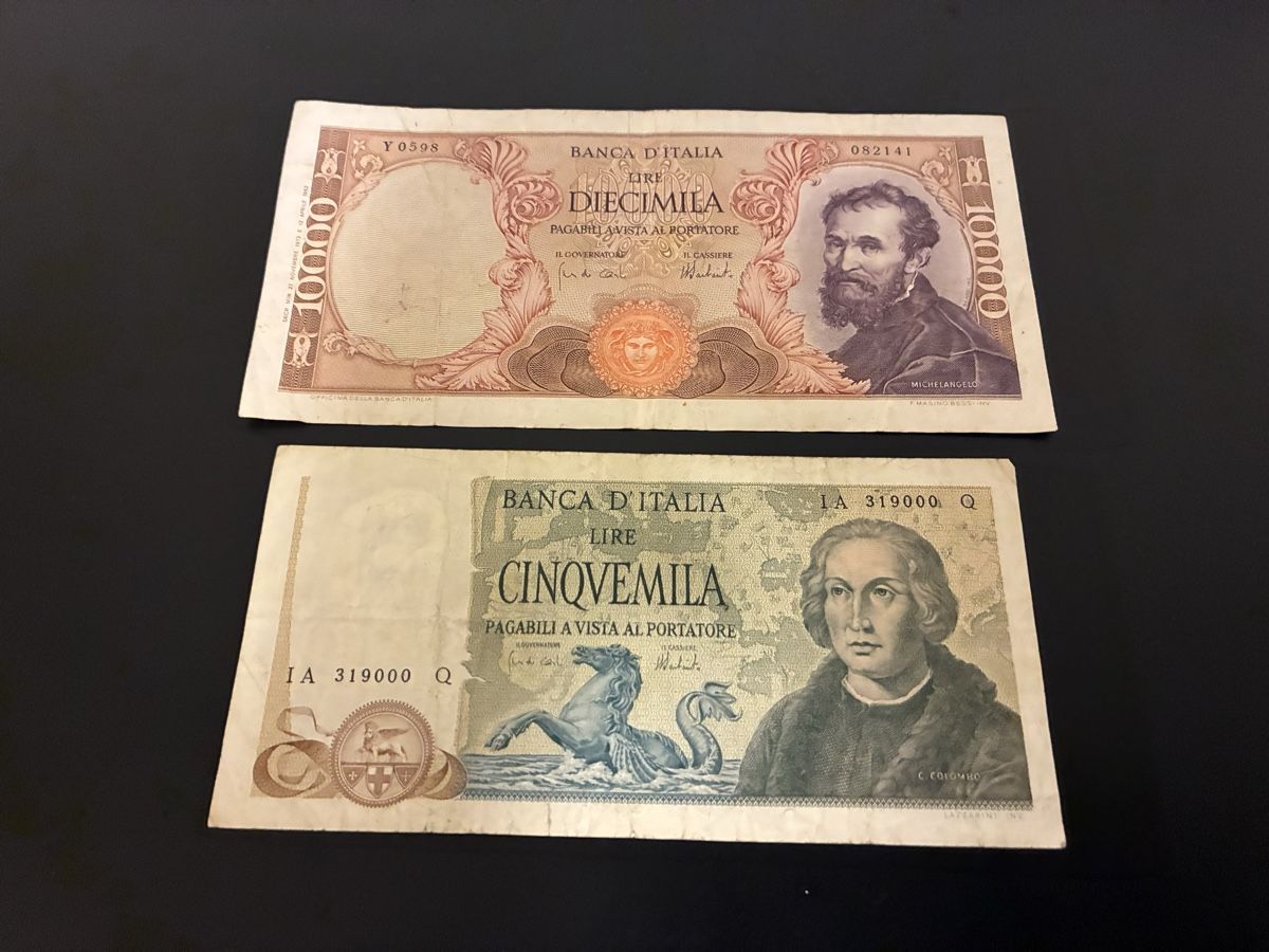 Banknoten: 2 verschiedene Banknoten  – Gebraucht aus Dällikon von Woldbanknoten