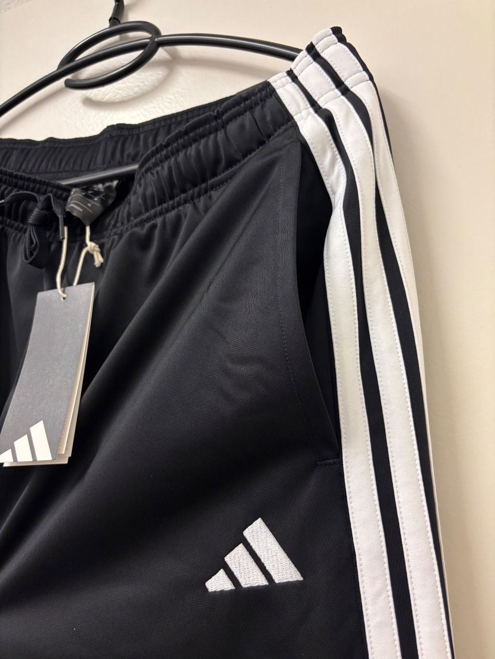 Adidas Pantaloni: Adidas Trainingshose – Nuovo e nell'imballaggio originale da Zürich venduto da mc_mike77 1