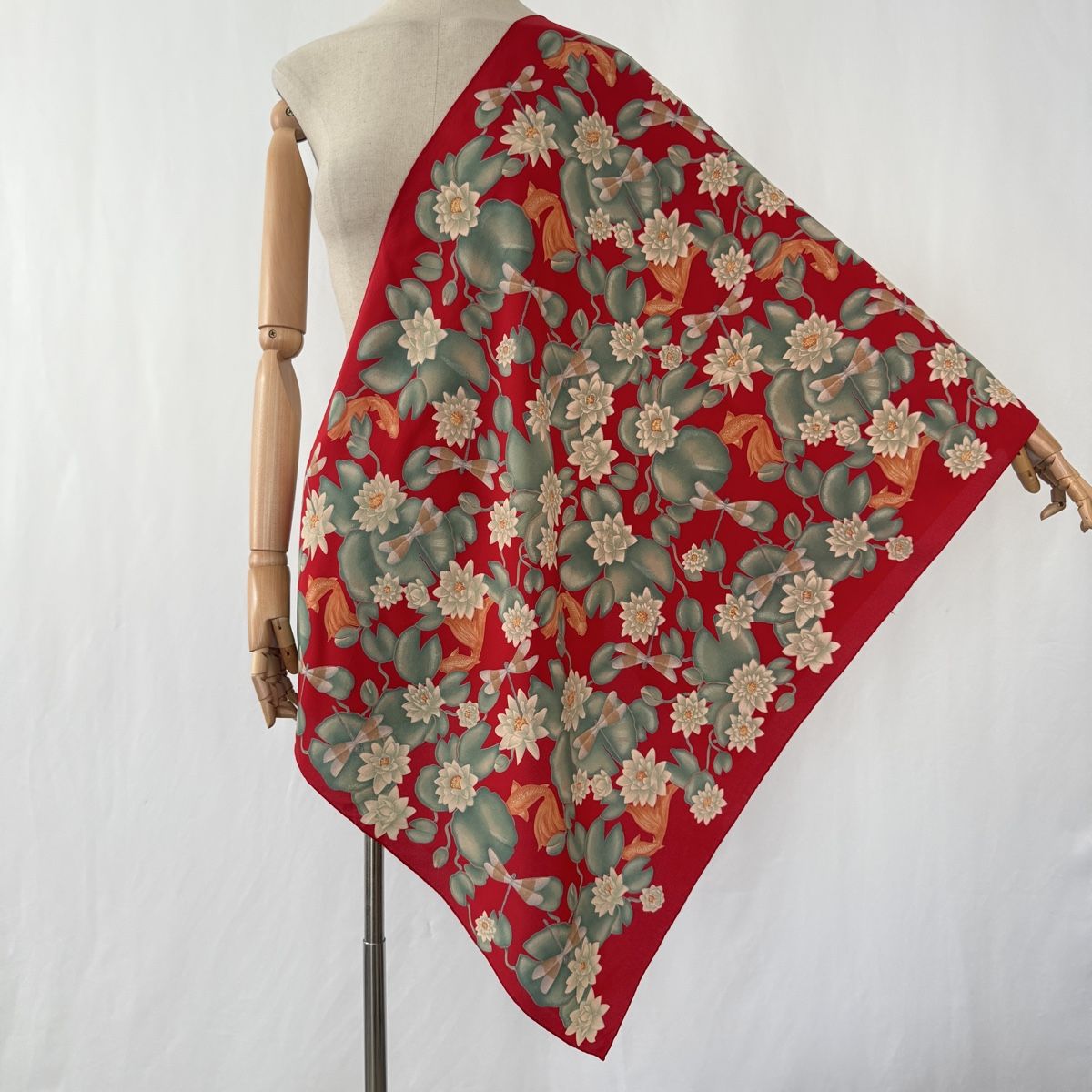 Fabric Frontline Foulard & Sciarpe: FABRIC FRONTLINE Silk Scarf – Nuovo (secondo la descrizione) da Emmen venduto da Avviivva_Com2023