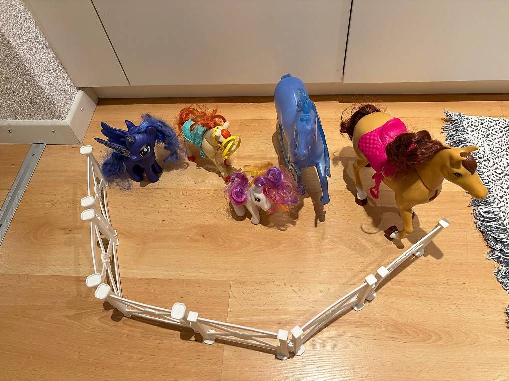 Jouets: Verschiedene Pferde – D'occasion à Zürich par j_maeder 1