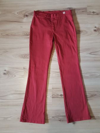 Stylische DIESEL Hose in intensivem Rot, Grösse 26