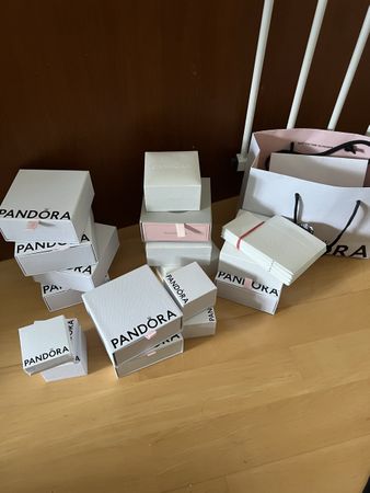 Pandora Schachteln und Taschen