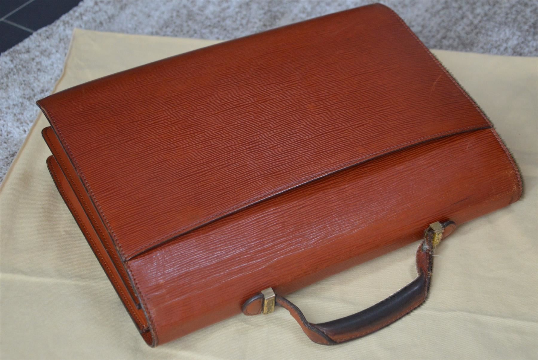 Louis Vuitton Valigie & Borse: Aktentasche / Porte-documents Louis Vuitton  Epi – Usato da Collonges venduto da Auganien 4