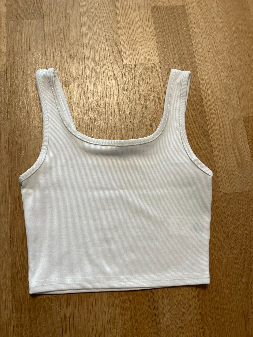 Tops: Weisses Top, Feinripp Baumwolle, Grösse S/36 – Gebraucht aus Rheineck von FGeissler 1