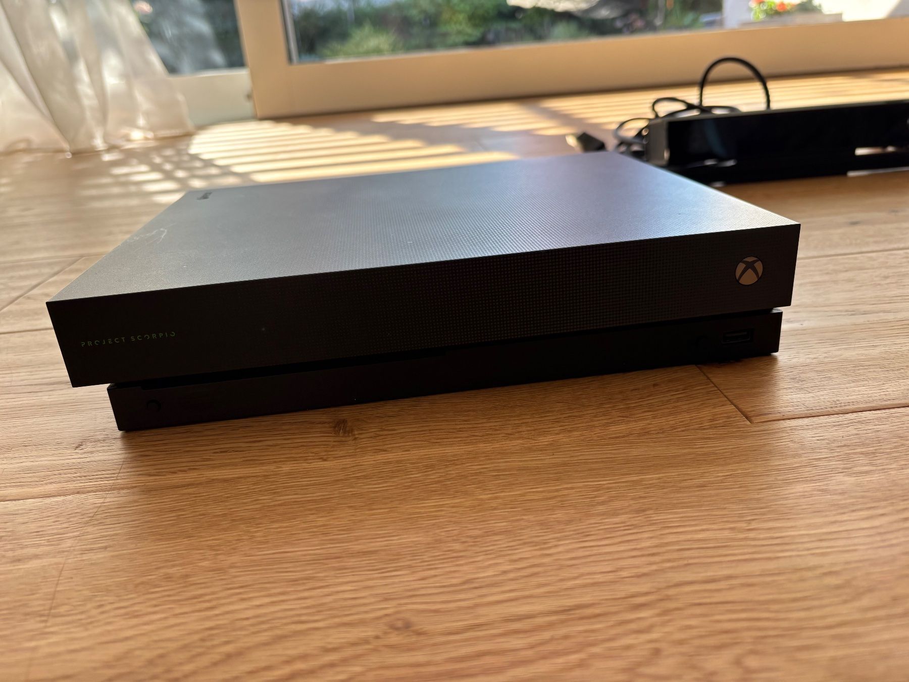 Microsoft Console: Xbox One X - Project Scorpio - mit SSD aufgerüstet + Kinect – Usato da Muttenz venduto da kuz_kx79 6