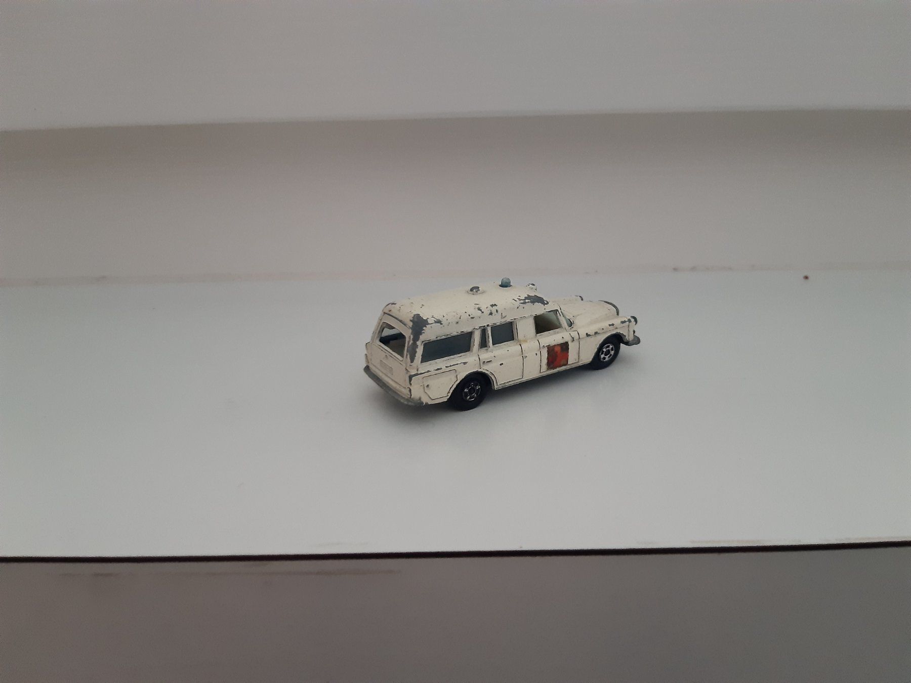 Matchbox Modellini d'auto: Mercedes Benz Krankenwagen – Usato da Neuhausen venduto da simr3 1