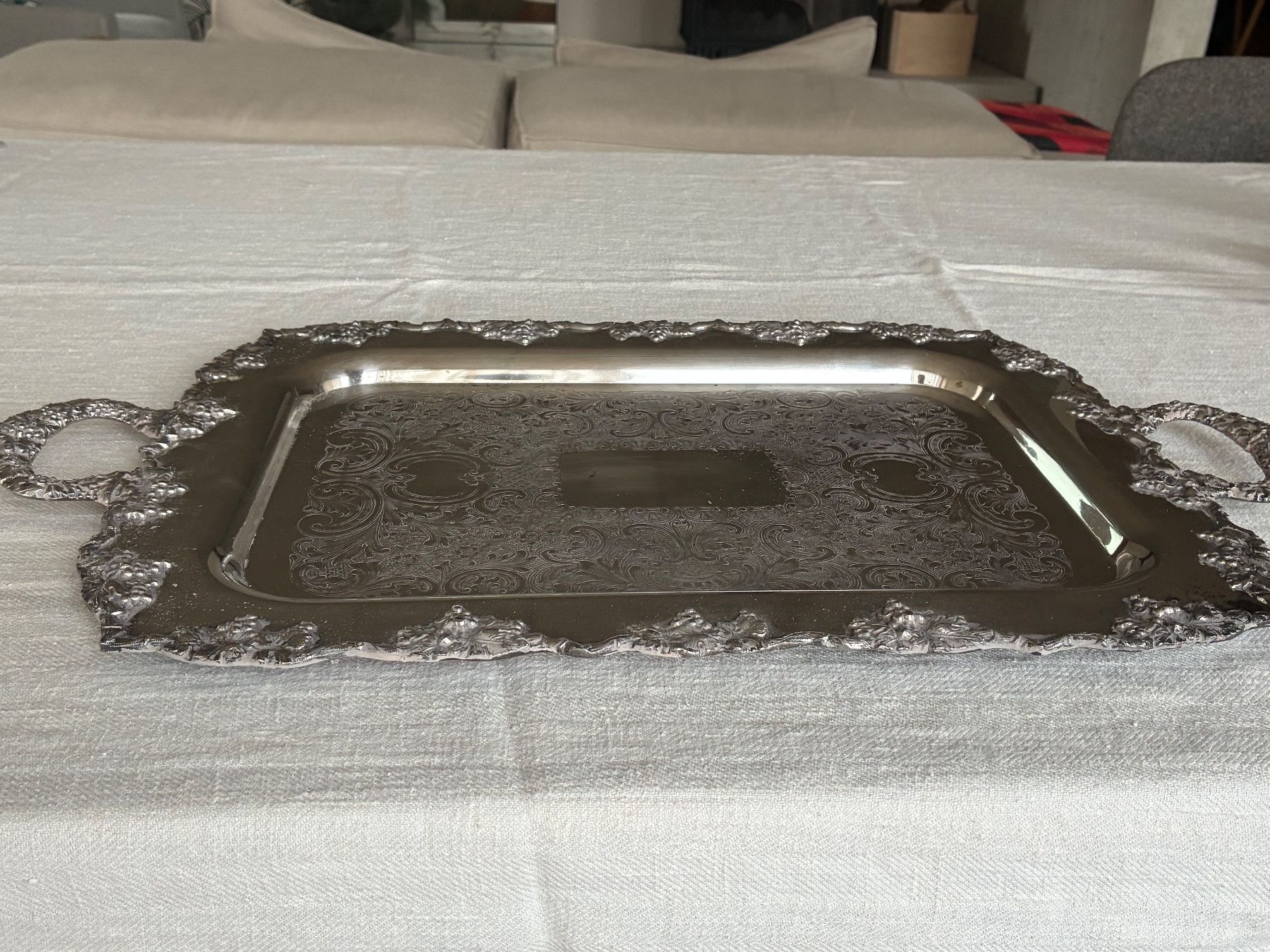 Tablet PC: Antique silverplated serving tray – Usato da Uerkheim venduto da vic.kik