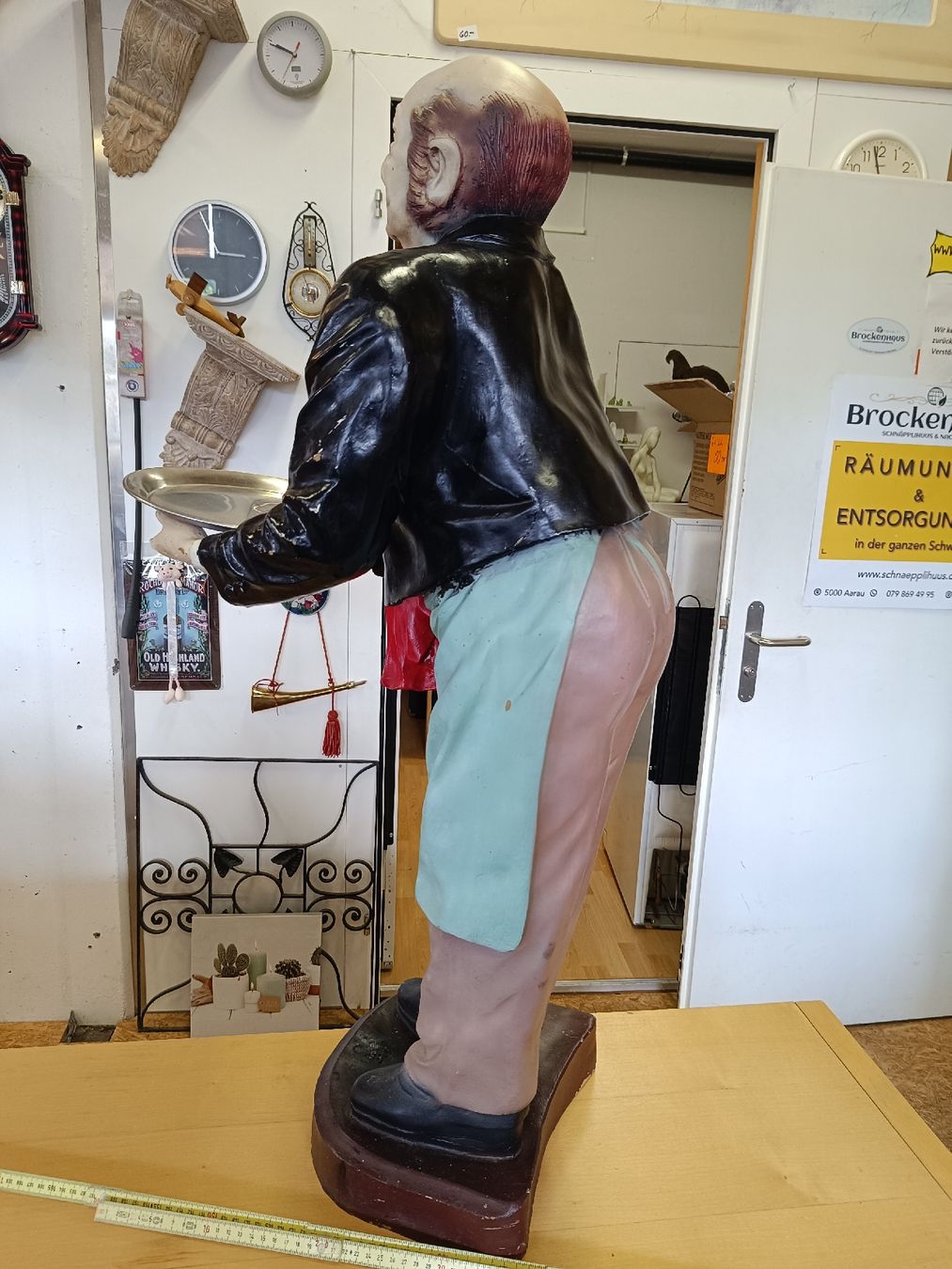 Sculture & Statue: Dekorative Kellner Statue – Einzigartiger Blickfang!(em257) – Usato da Künten venduto da Schnaepplihuus 2