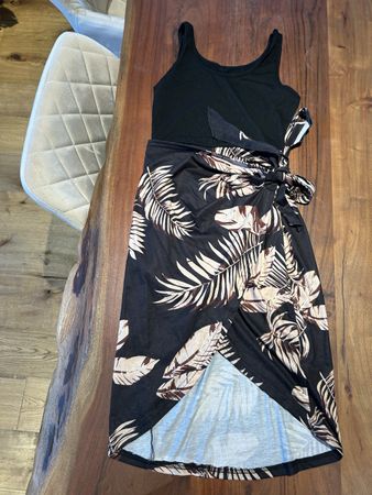 Damen Kleid Shein Blattmuster Wickeloptik Grösse S neuwertig