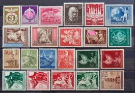 DEUTSCHES REICH: Ein Lot Postfrische ** aus 1942–1945