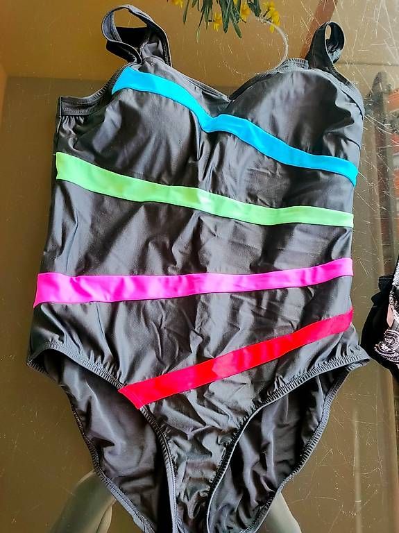 Badekleider & Bikinis: Costumi da bagno diverse taglie  – Gebraucht aus Bellinzona von mar_b5cp 1