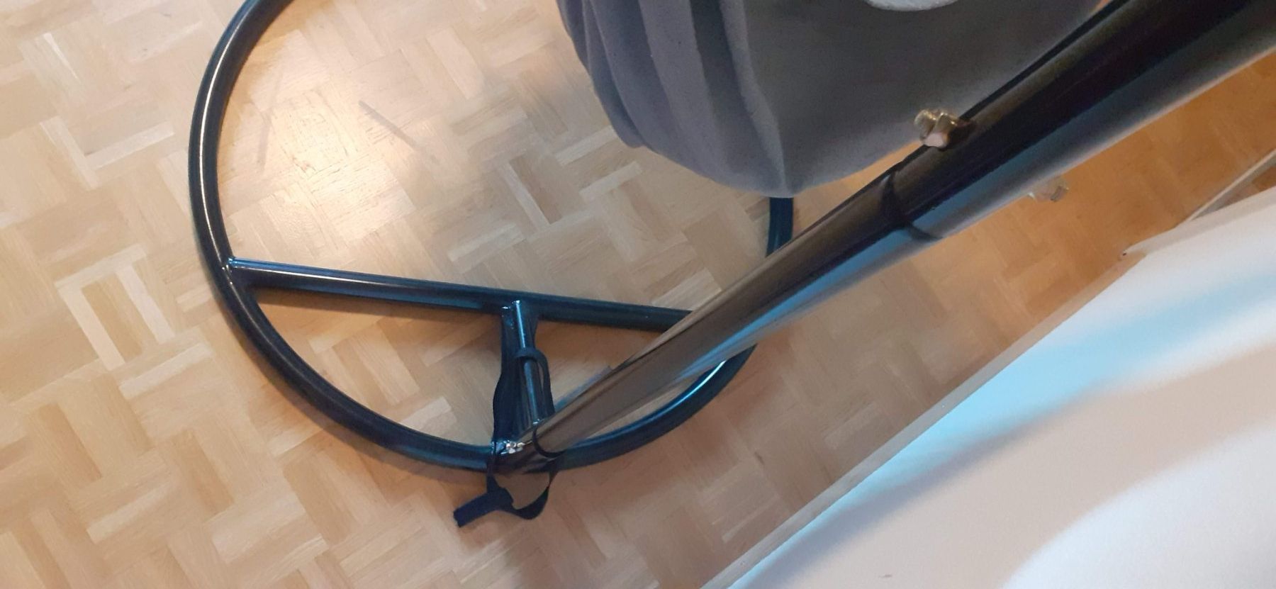Poltrone pensili da giardino: Hängesessel mit Gestell grau – Usato da Zürich venduto da JoRuTu 4