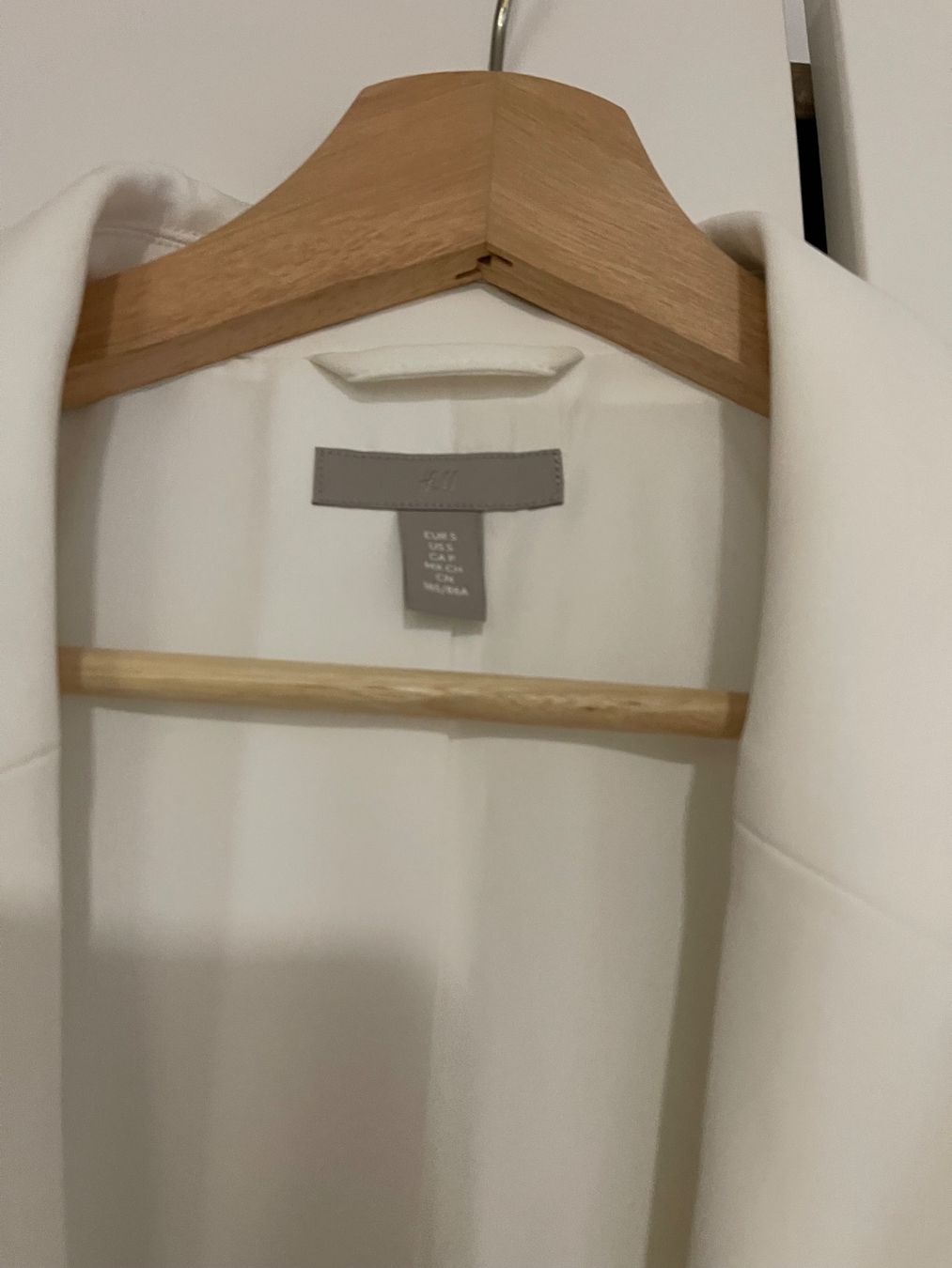 H&M Giacche: Schöner, eierschalen farbiger Blazer, chic, Gr.S, – Usato da Merenschwand venduto da Flabrimi 2