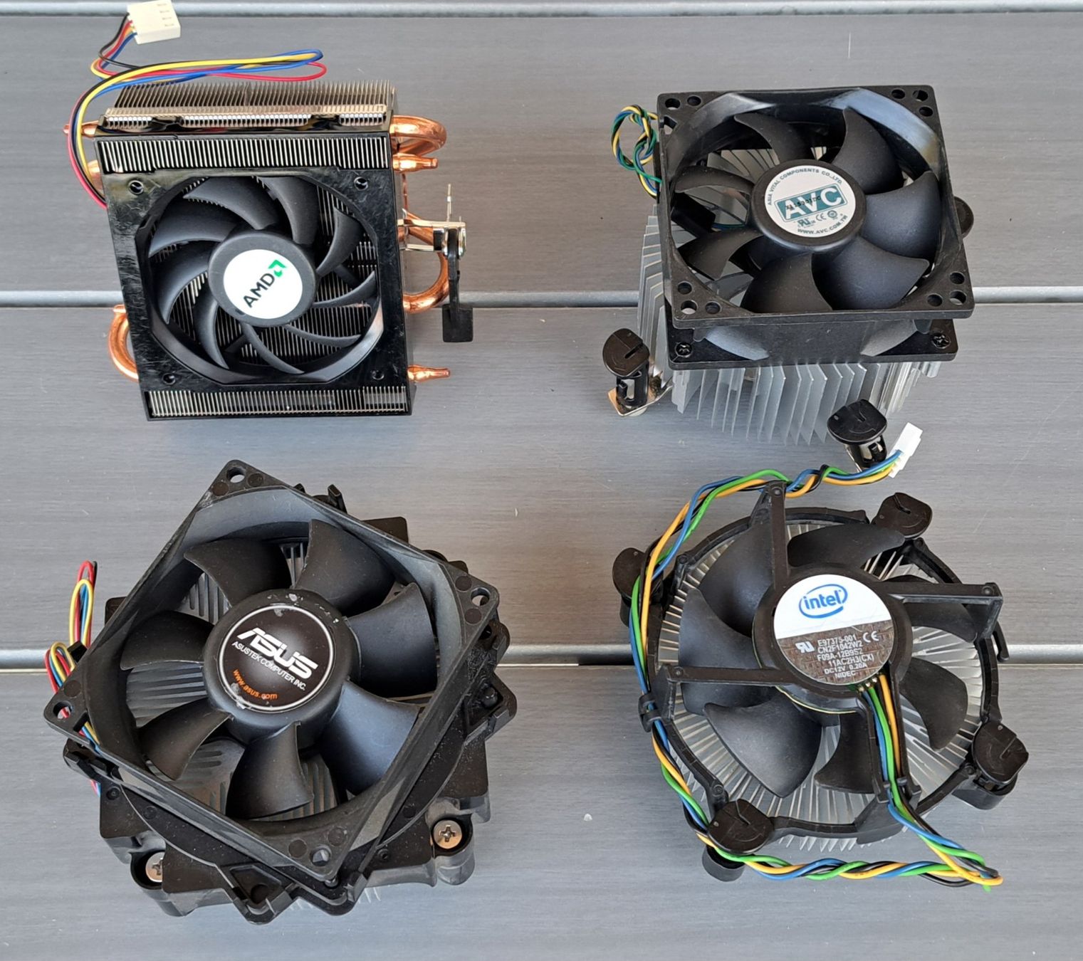 PC: ***** CPU Kühler Sortiment – Usato da Villaz-St-Pierre venduto da Ubid