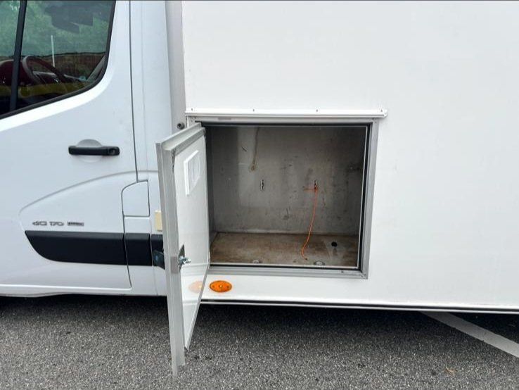 Renault Veicoli commerciali: Foodtruck Renault Master – Usato da Avenches venduto da Daltec01 5