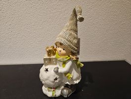 Neu - Weihnachten - Mädchen mit Kugel LED 27cm