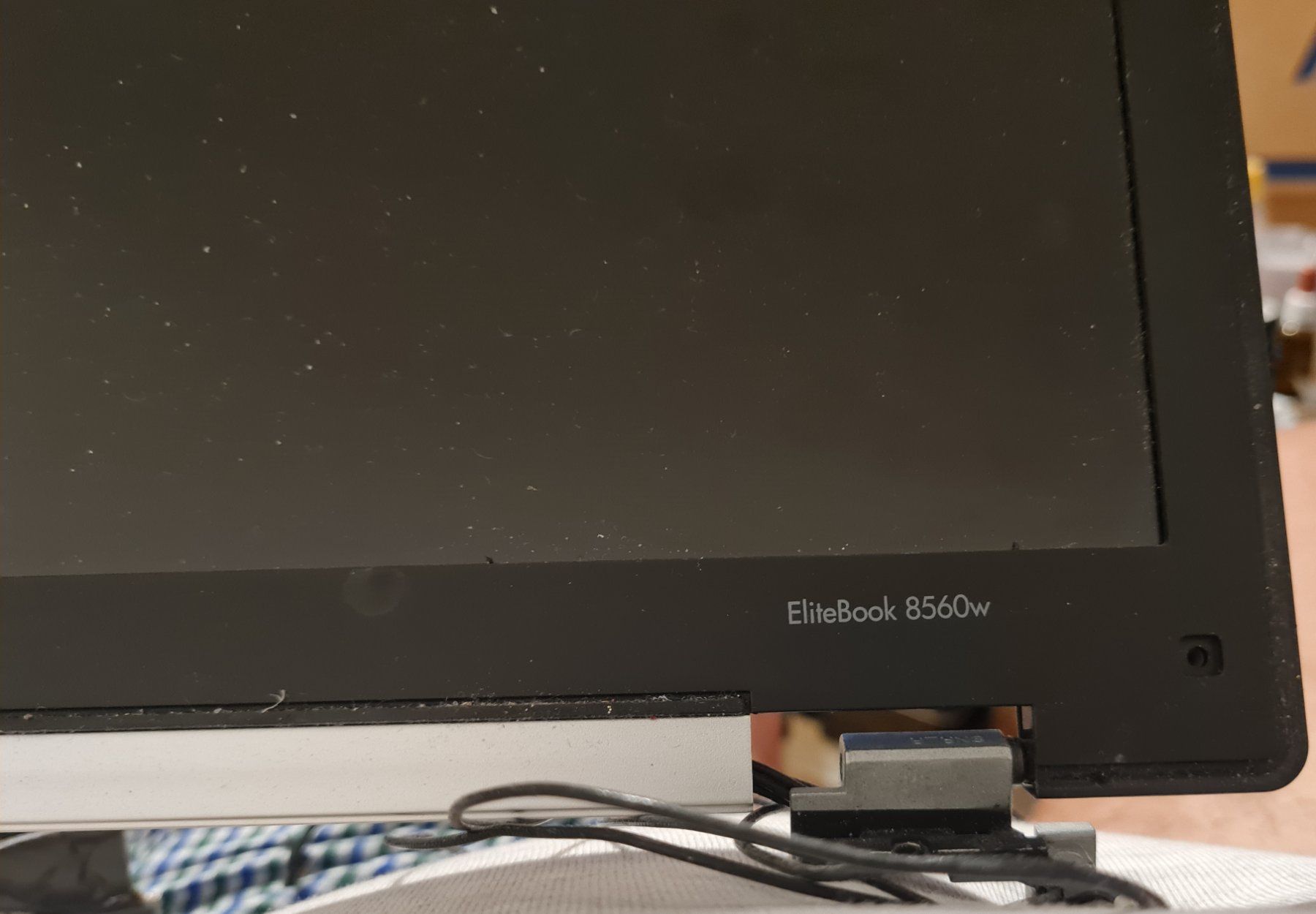 Hewlett Packard Monitor: Bildschirm von HP 8560W Workstation – Usato da Horw venduto da Arta20000 2