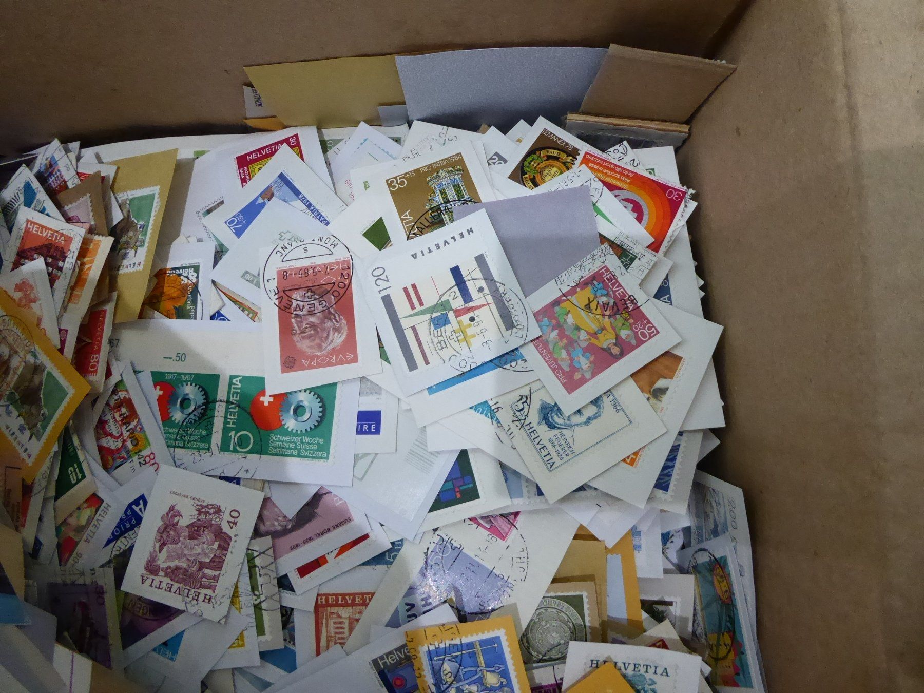 Tutti i francobolli: Interessanter Posten Schweiz auf Papier – Usato da Rothrist venduto da swisstools 5