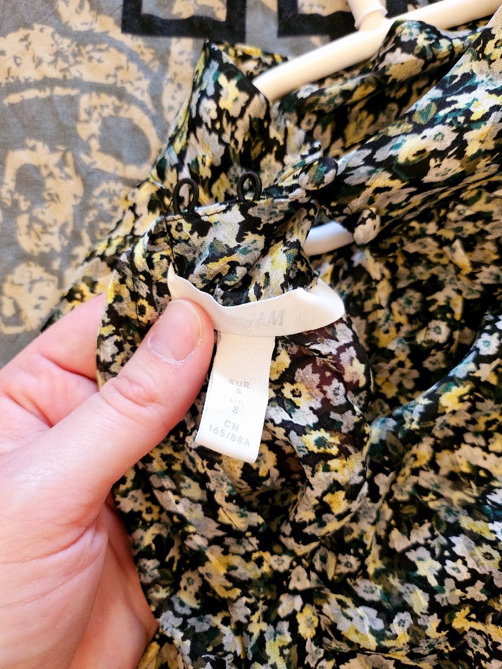 H&M Blusen: joli chemisier floral – Neu (gemäss Beschreibung) aus La Tour-de-Peilz von mar_2r26 2