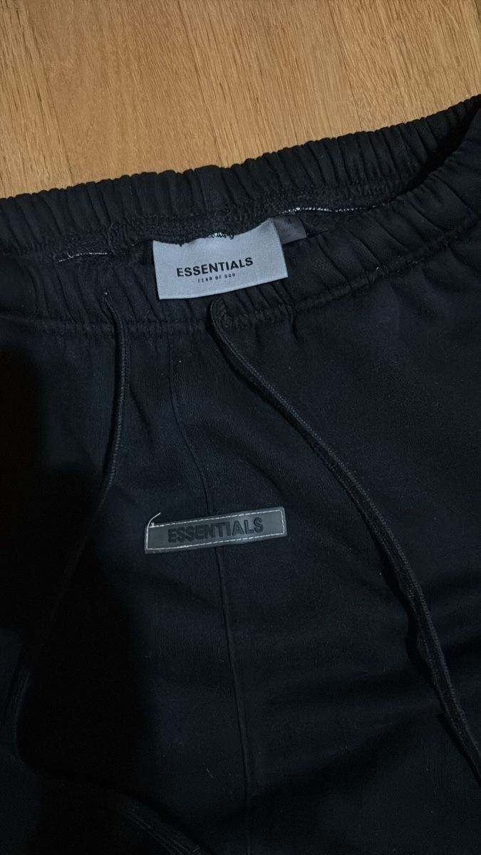 Pantaloni: Pantalon de jogging noir ESSENTIALS, taille M, parfait pour  – Nuovo (secondo la descrizione) da Montana venduto da cre_bhg7 1