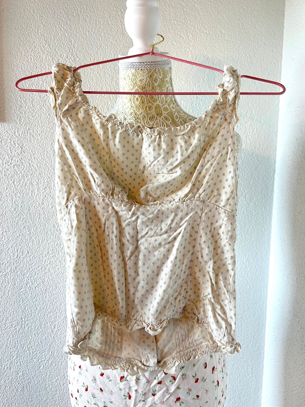 Brandy Melville Top: Brandy Melville cream coquette top – Nuovo (secondo la descrizione) da Otelfingen venduto da houseofstae 2
