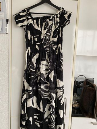 Sommerkleid mit Blätterprint, Grösse M, neuwertig!
